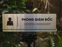 bảng tên phòng giám đốc inox 304 trắng xước ăn mòn cao cấp