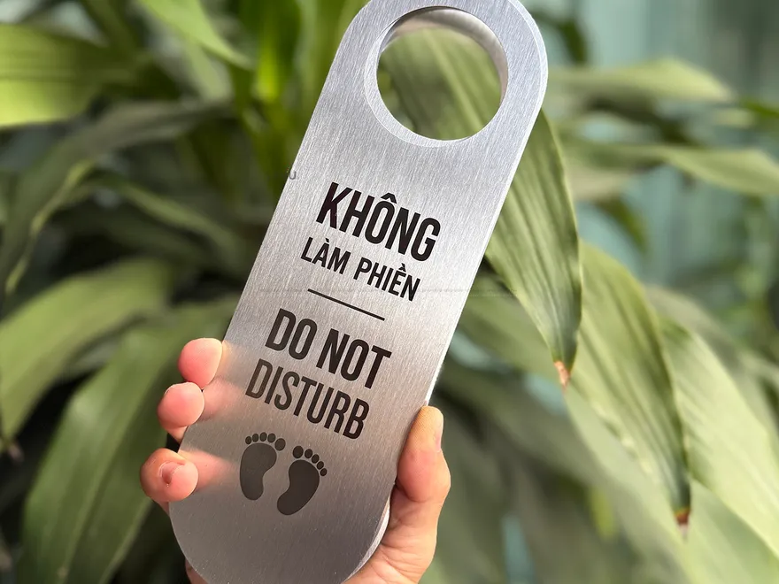 Bảng door hanger không làm phiền bảng không làm phiền treo cửa khách sạn
