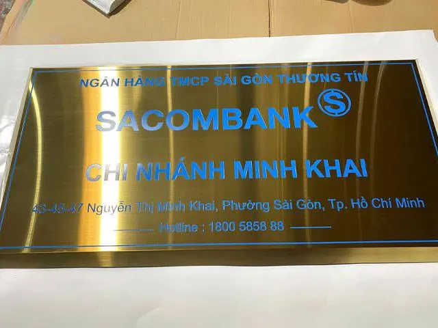 Làm Bảng Hiệu Công Ty TPHCM Inox Vàng Xước Layout Nhiều Dòng Làm bảng hiệu công ty tại TPHCM bằng inox vàng xước, bố cục nhiều dòng thông tin rõ ràng phù hợp chi nhánh, văn phòng đại diện