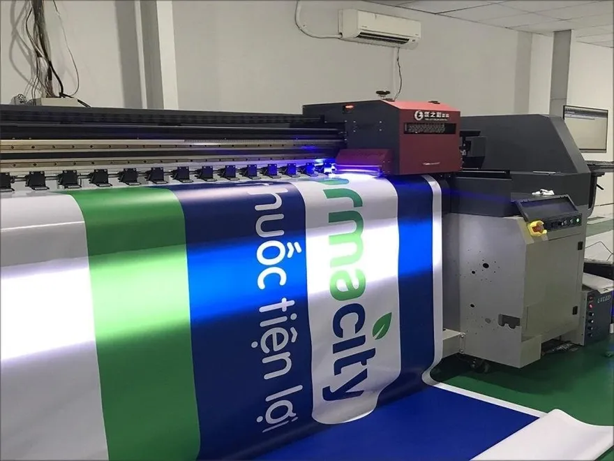 Máy in bạt Hiflex trong ngành quảng cáo Máy in bạt Hiflex phục vụ sản xuất bảng hiệu
