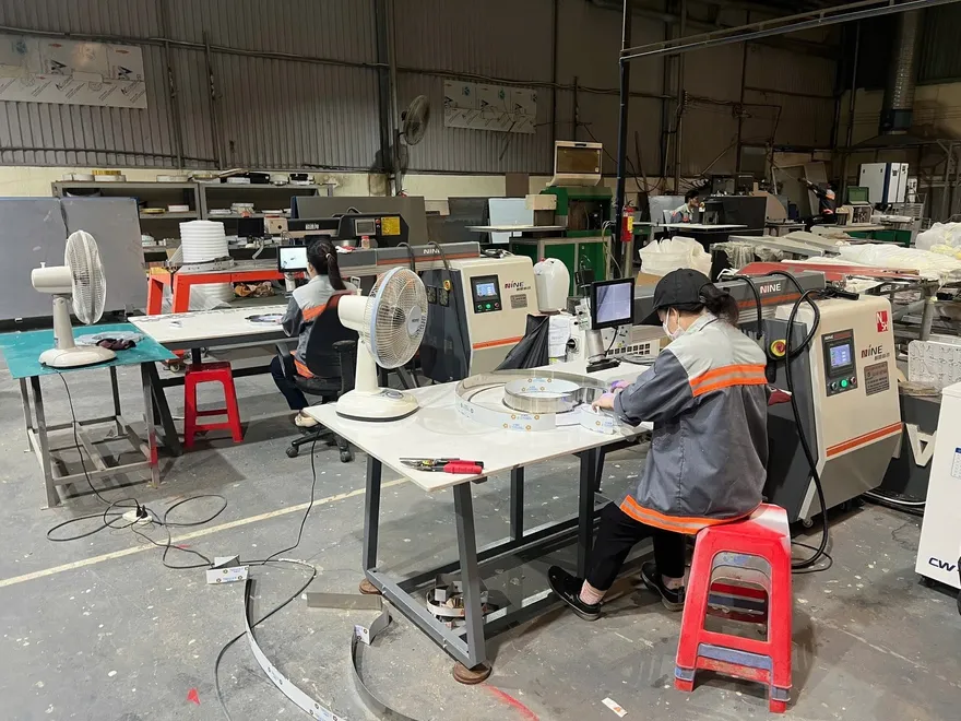Máy laser hàn inox công nghệ cao Máy laser hàn inox làm chữ nổi inox