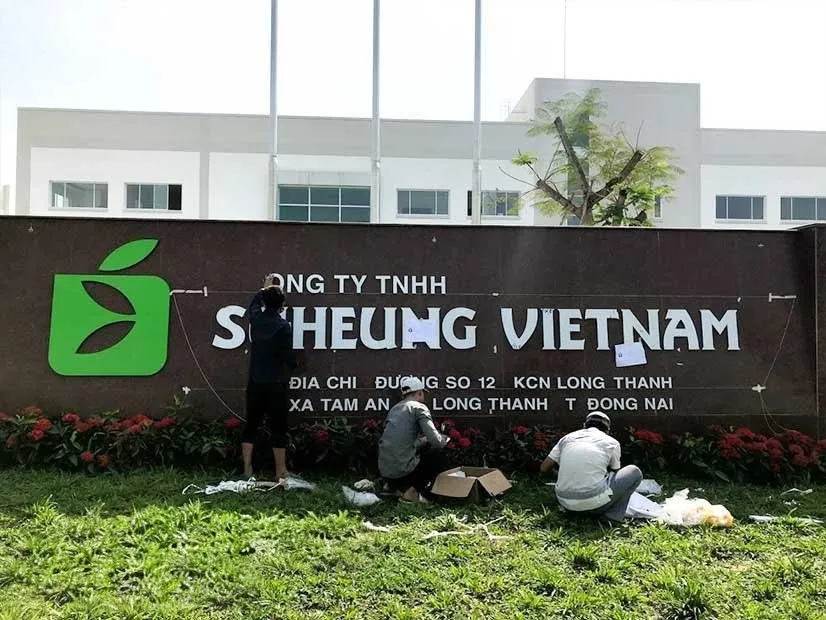 Thi công bảng hiệu inox Thi công biển hiệu inox ngoài trời