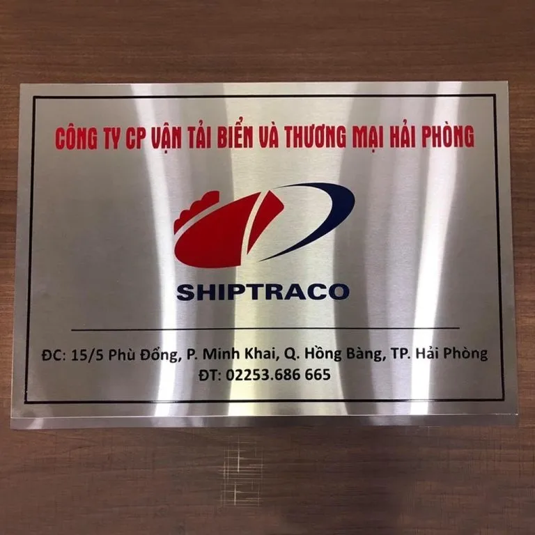 Bảng hiệu công ty inox bóng gương in UV full màu – chính diện bảng tên công ty inox bóng gương in UV logo full màu chính diện