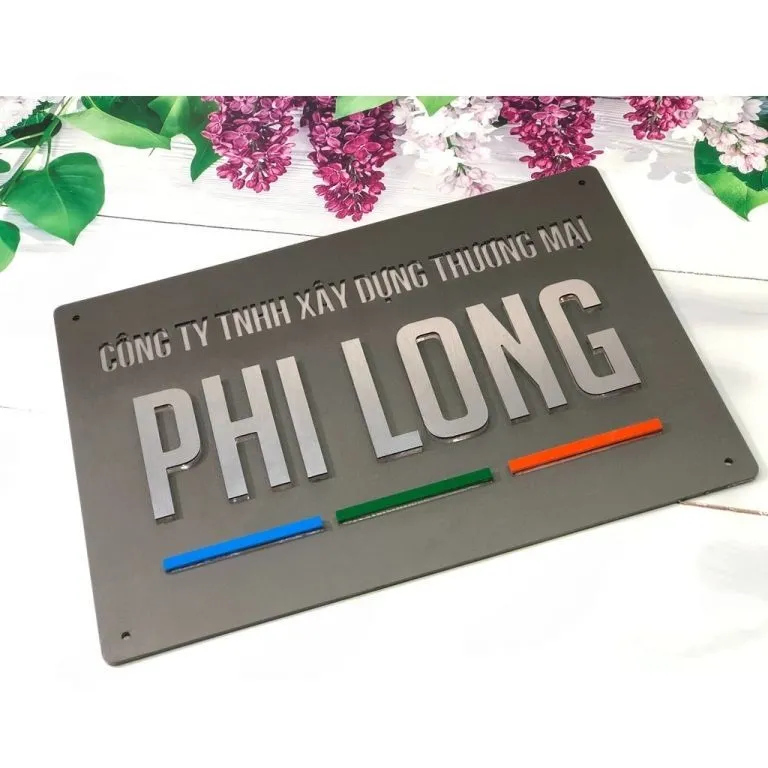 Phối cảnh thực tế bảng hiệu công ty inox sơn tĩnh điện xám mờ, chữ nổi 3D inox trắng xước, thanh màu trang trí – nhìn từ xa toàn cảnh