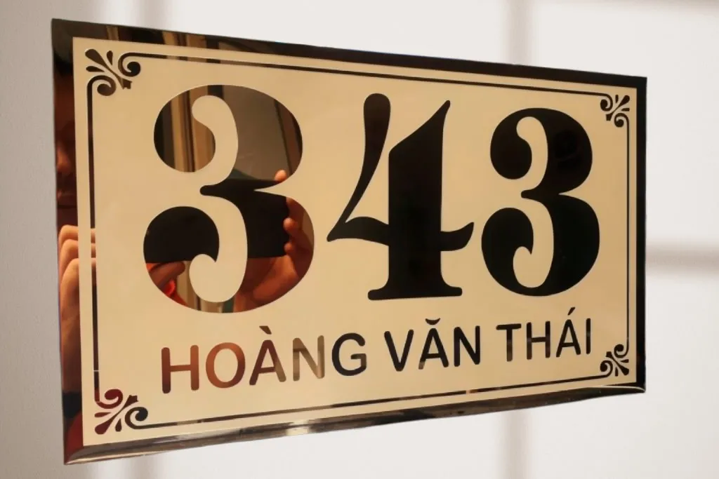 họa tiết ornament góc bảng số nhà inox vàng gương cổ điển