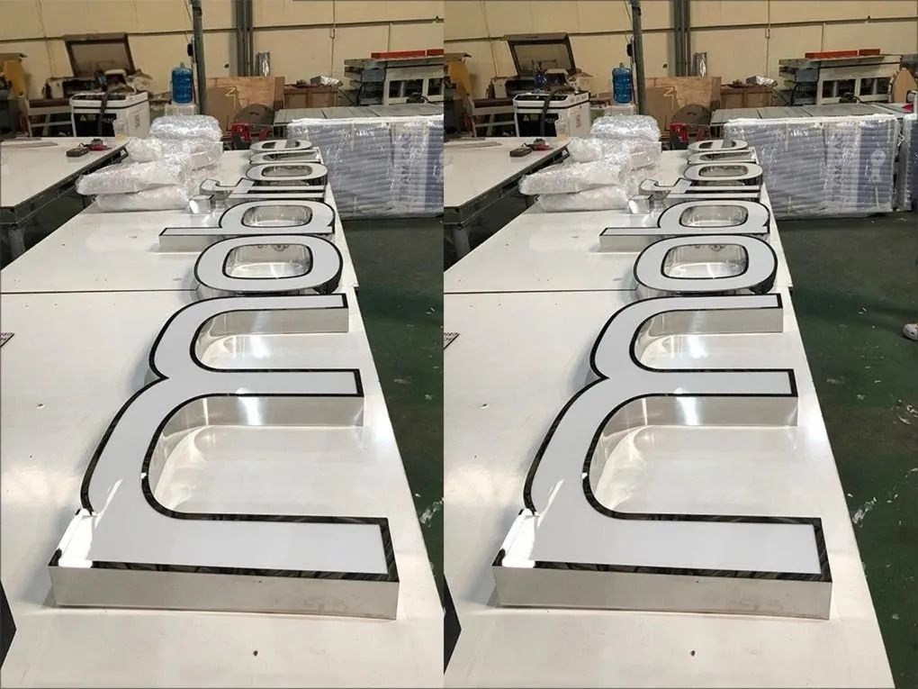 Chữ Nổi Mobifone Inox Trắng Gương Đang Sản Xuất Tại Xưởng Chữ nổi mobifone inox 304 gương trắng bóng loáng đang được gia công tại xưởng Bảng Hiệu Vàng