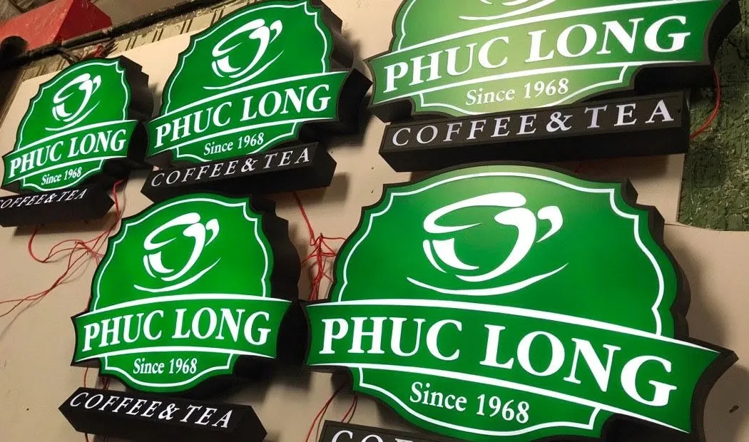 Logo Phúc Long Lá Xanh Since 1968 Đang Sản Xuất Hàng Loạt Nhiều logo lá xanh Phúc Long Since 1968 Coffee Tea đang được gia công tại xưởng