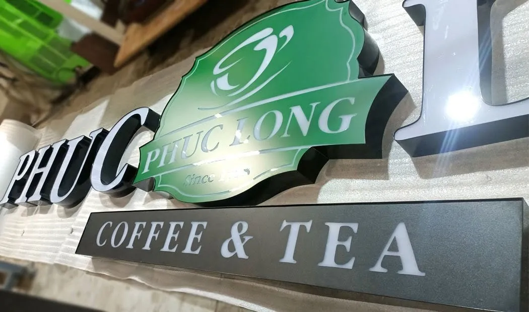Logo Lá Xanh Phúc Long 3D Hoàn Thiện Cao Cấp Logo lá xanh Phúc Long 3D nổi với chữ Since 1968 và PHUC LONG màu trắng