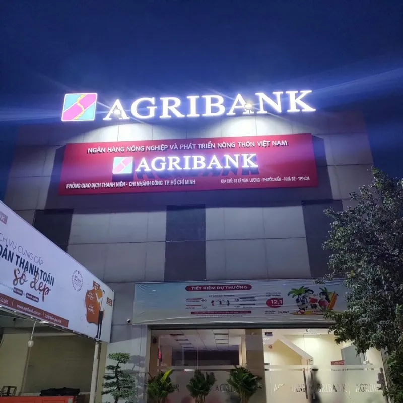 Biển quảng cáo Agribank chữ nổi inox trắng LED backlit sáng đẹp ban đêm trên mái tòa nhà