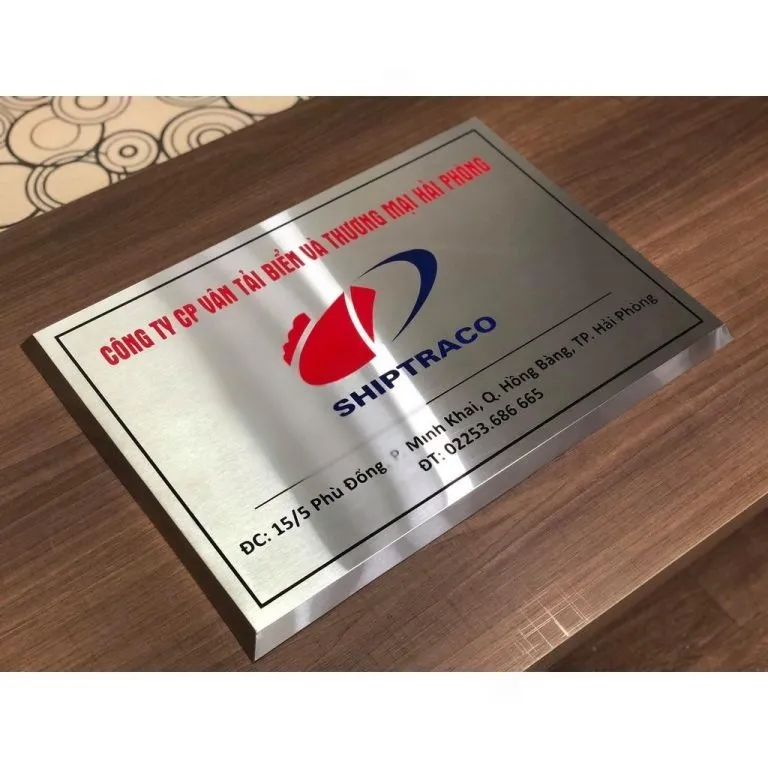 Cạnh vát 45 độ bảng hiệu inox bóng gương – nhìn từ cạnh cạnh vát 45 độ bảng hiệu inox bóng gương độ dày 20mm side view
