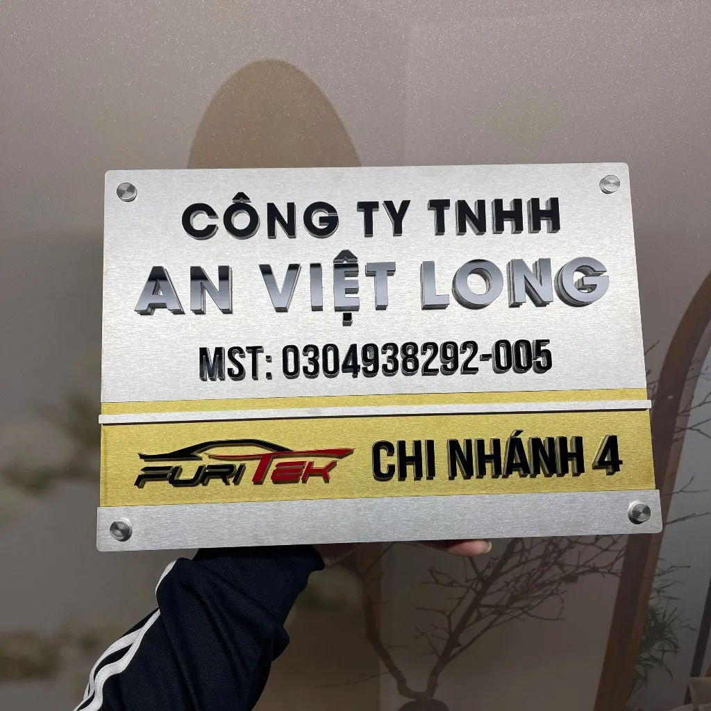 bảng hiệu công ty inox chữ nổi đèn LED nhìn ban ngày ánh sáng tự nhiên