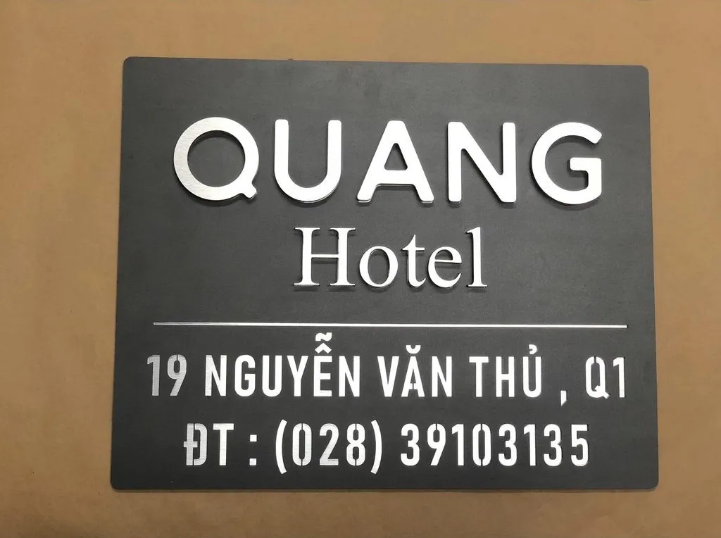 Bảng hiệu công ty inox sơn tĩnh điện xám khói chữ nổi 3D bạc xước Bảng hiệu công ty inox xám khói chữ nổi 3D bạc xước – Bảng Hiệu Vàng