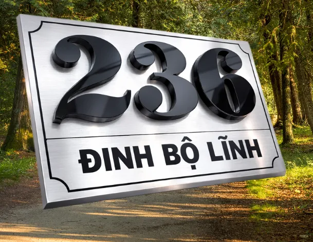 Bảng số nhà inox 304 chữ nổi 3D – góc chụp nghiêng thể hiện độ dày Bảng số nhà inox 3D chụp góc nghiêng thể hiện chiều sâu chữ nổi 10mm