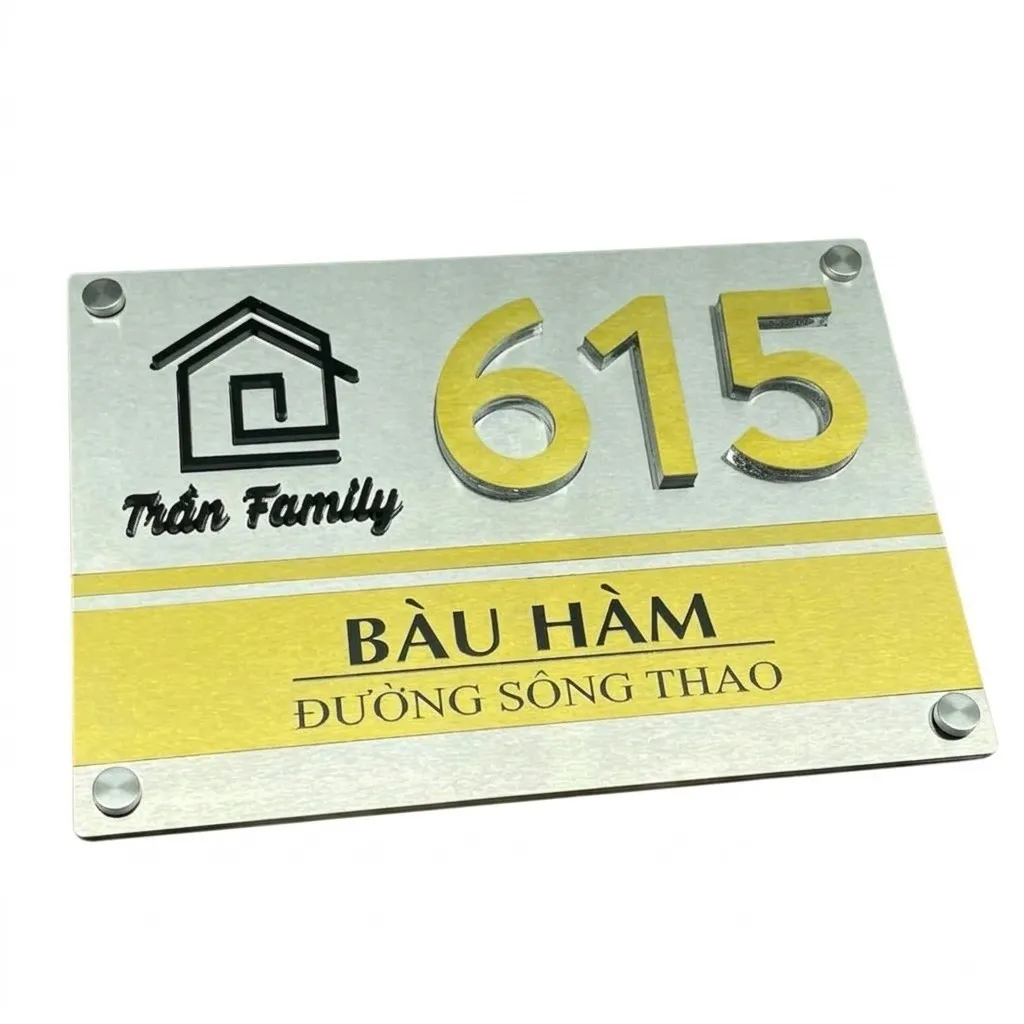 Bảng số nhà inox bạc vàng hai tông — ảnh studio nền trắng toàn cảnh sản phẩm Bảng số nhà inox bạc vàng hai tông số 615 chụp studio nền trắng thấy toàn bộ chi tiết