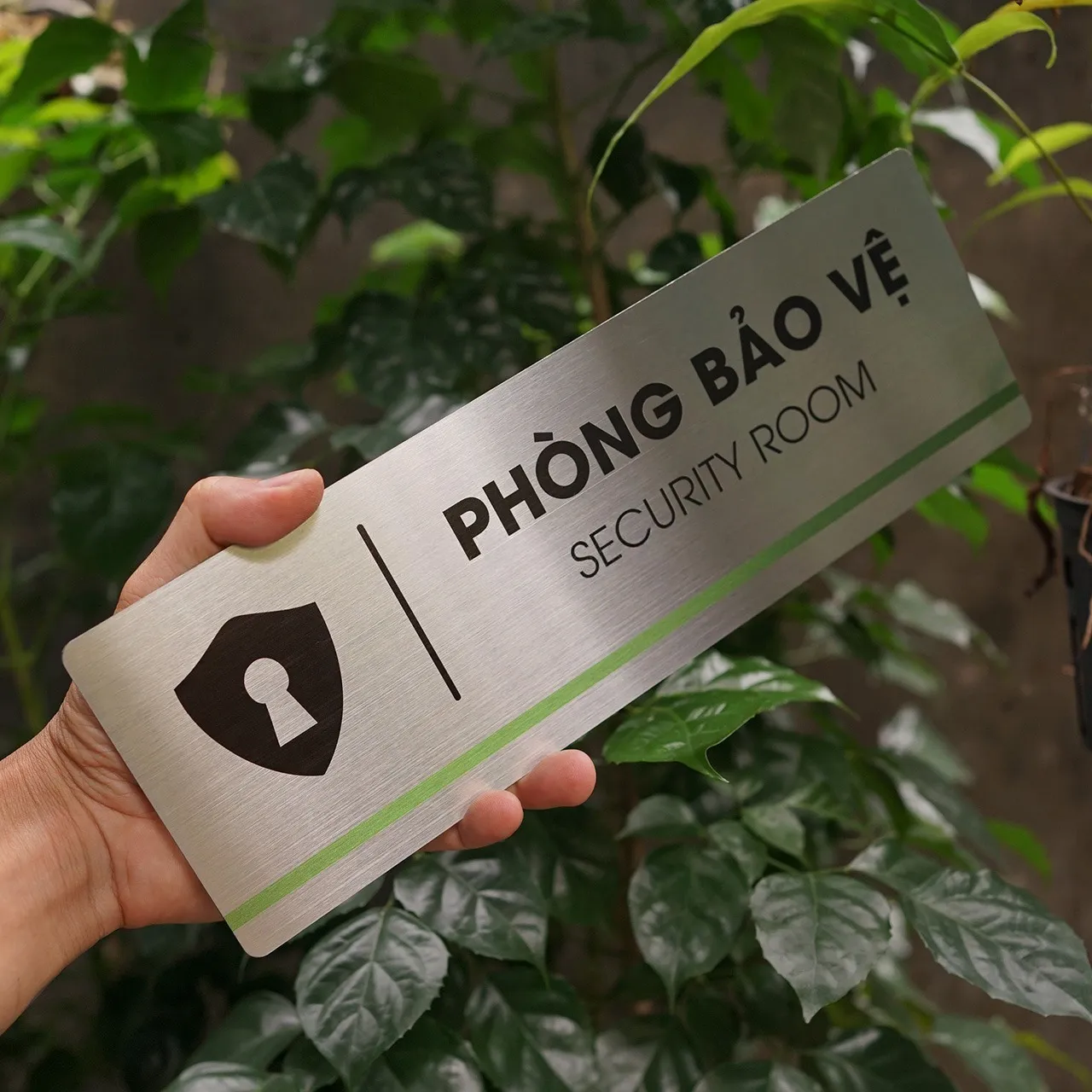 Bảng tên phòng bảo vệ inox song ngữ Việt Anh – Phòng Bảo Vệ Security Room Bảng tên phòng bảo vệ inox 304 bố cục song ngữ PHÒNG BẢO VỆ – SECURITY ROOM
