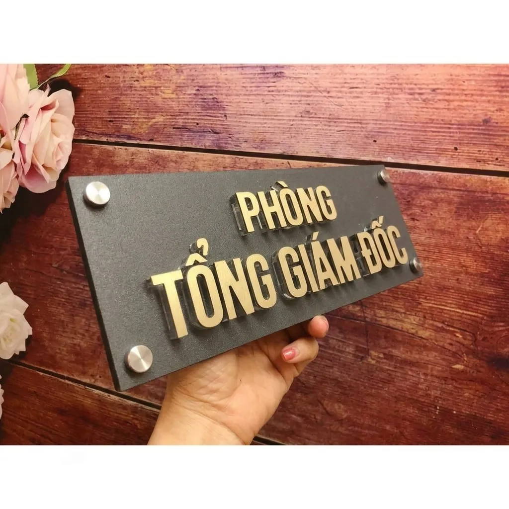 bảng tên phòng inox nổi 3D kích thước thực tế cầm tay màu đen chữ vàng 235g